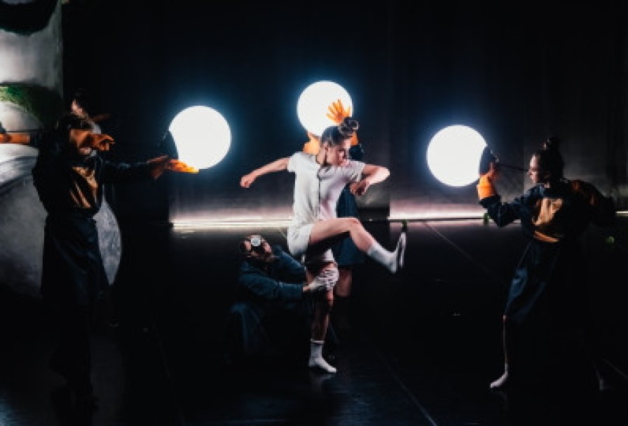 Девушка с Фарфоровыми Глазами