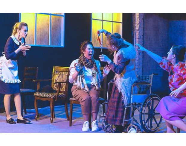 Восемь Любящих Женщин