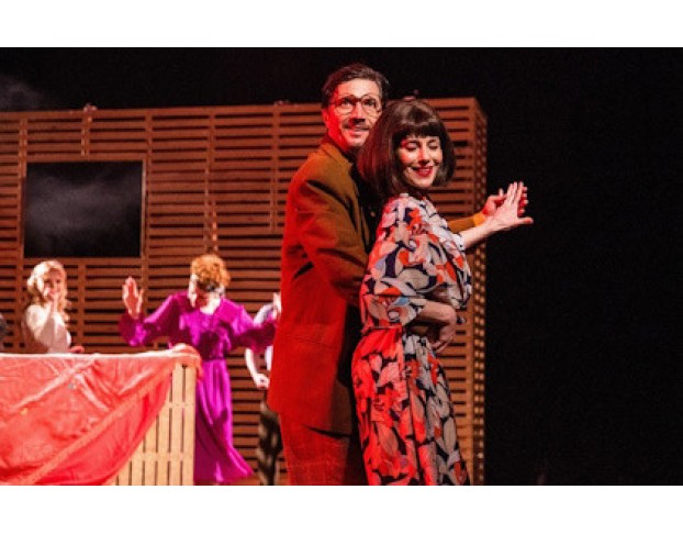 Одна Нога на Берегу, Другая – в Лодке