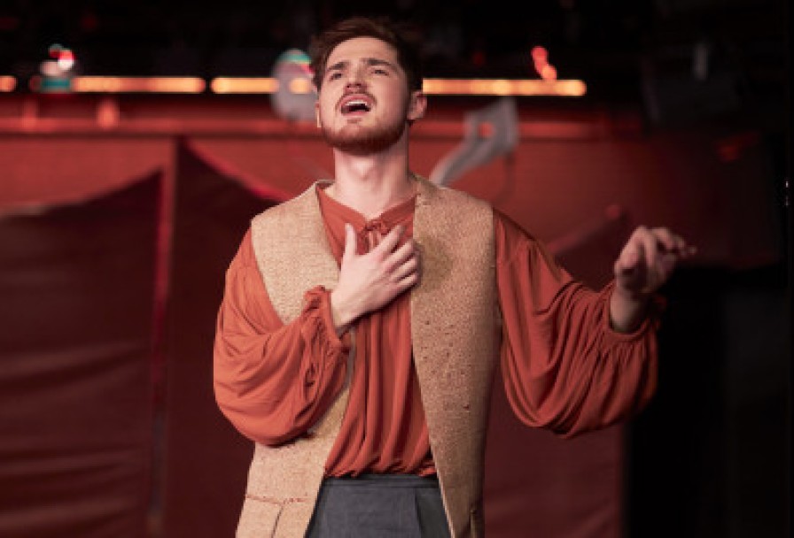 Слуга Двух Господ