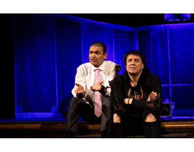 Двое в Лифте, не Считая Текилы