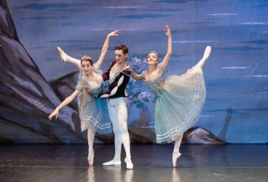 Лебединое Озеро