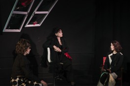 Пинать Мужа Нежно