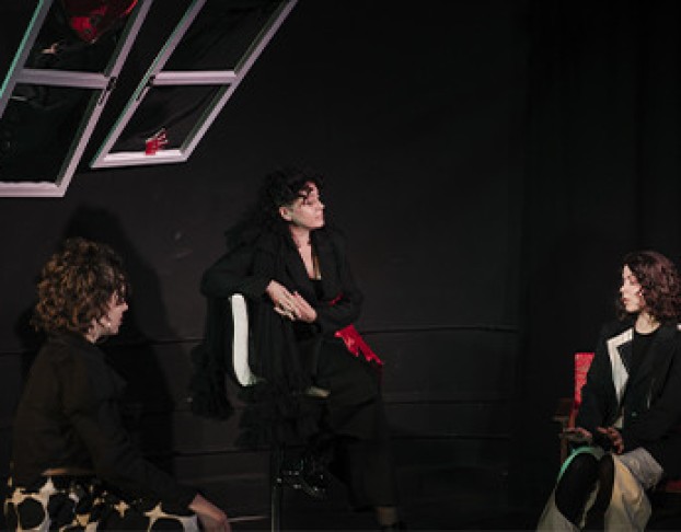 Пинать Мужа Нежно