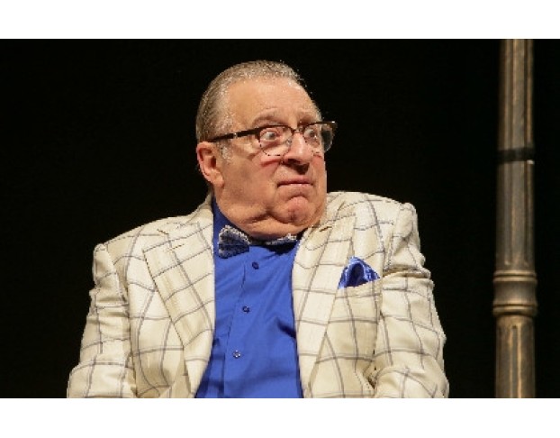 Трое в Парке, не Считая Собаки