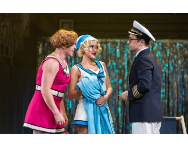 в Джазе Только Девушки