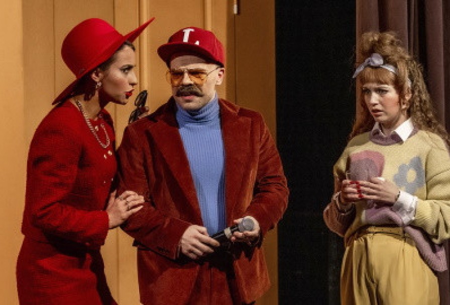 Шум за Сценой