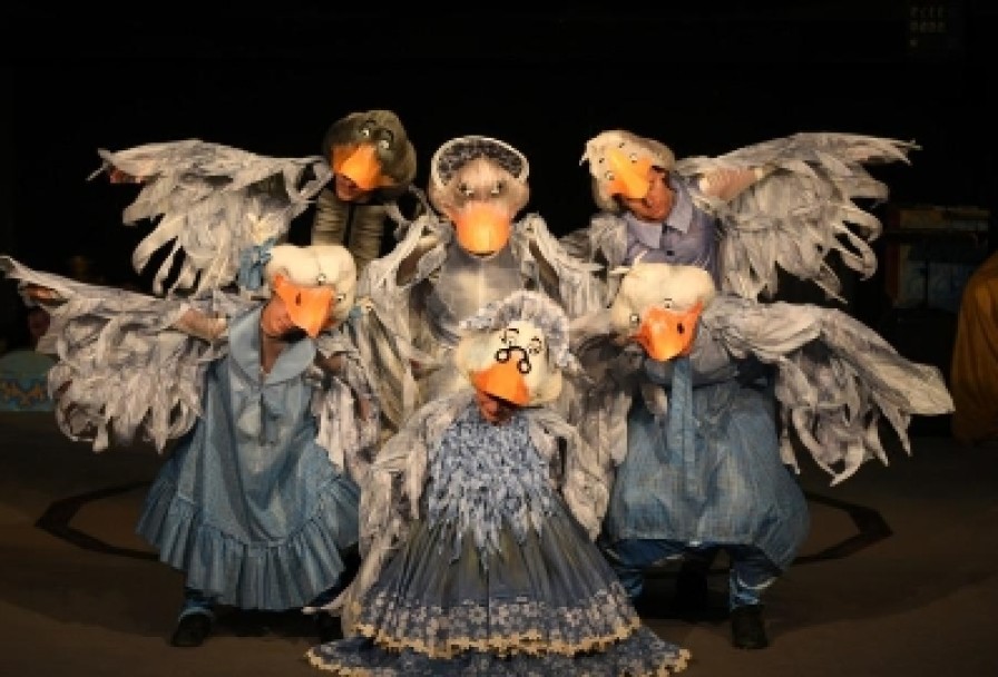 Гуси-Лебеди