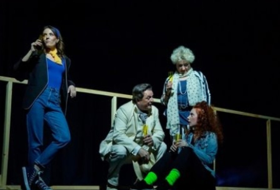 Почти Бродвейская История