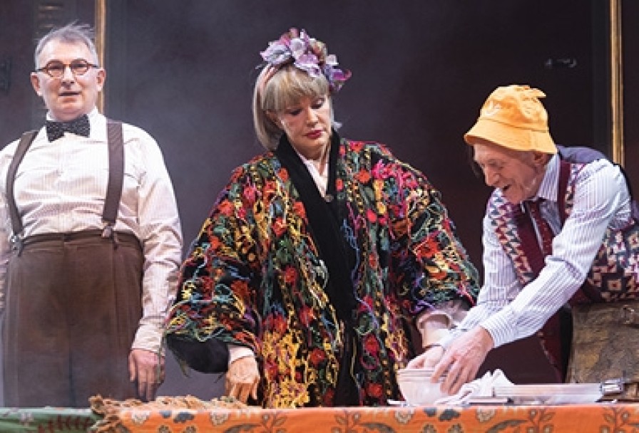 Семейный Шкаф и Его Обитатели