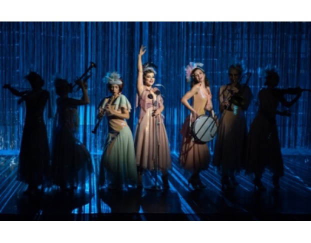 в Джазе Только Девушки