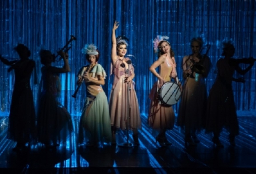 в Джазе Только Девушки