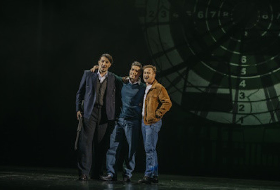 Три Товарища