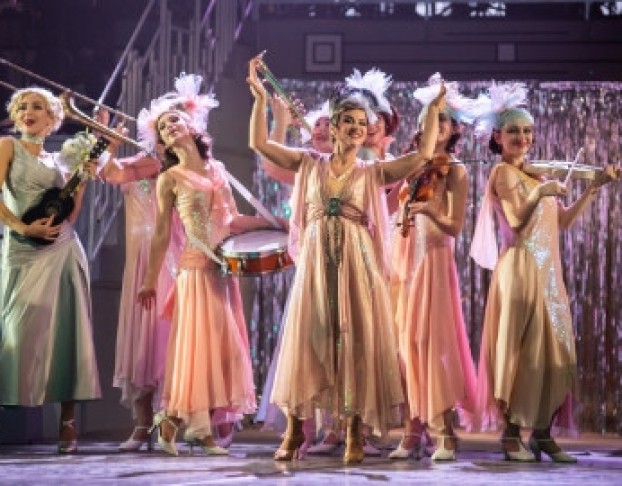 в Джазе Только Девушки