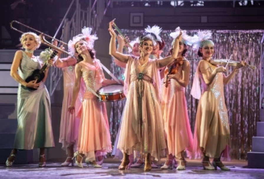 в Джазе Только Девушки