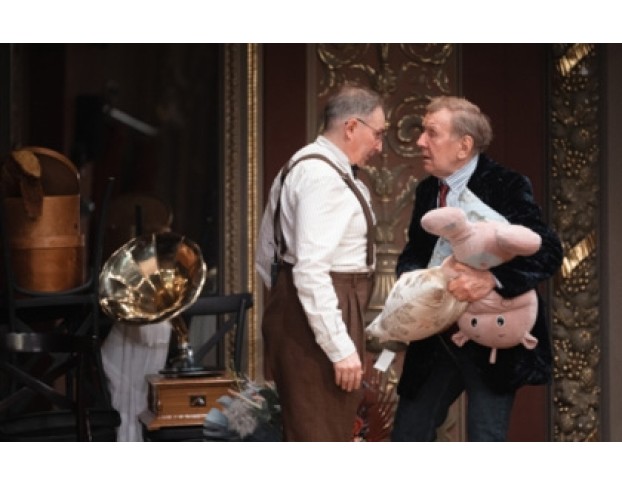 Семейный Шкаф и Его Обитатели