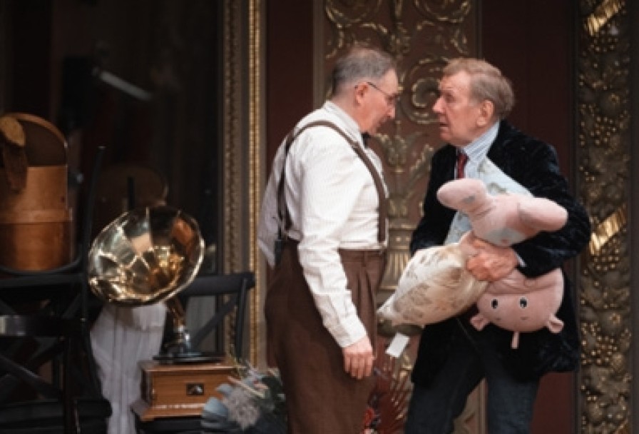 Семейный Шкаф и Его Обитатели