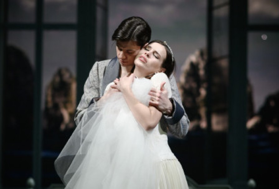 Дама с Камелиями