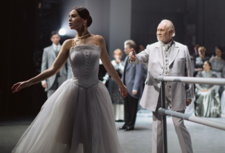 Дама с Камелиями