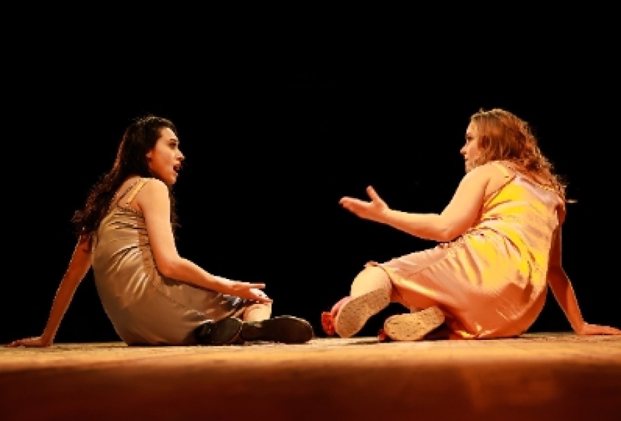 Пила Вино и Хохотала. Красное