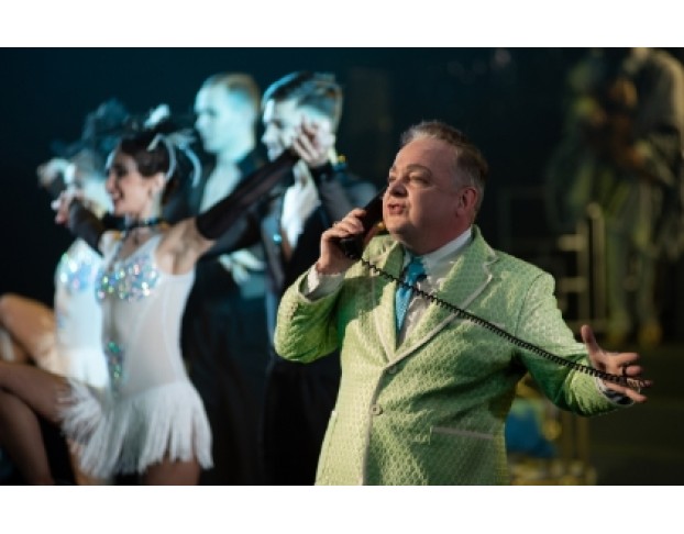 в Джазе Только Девушки