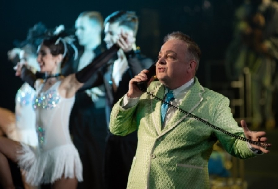 в Джазе Только Девушки