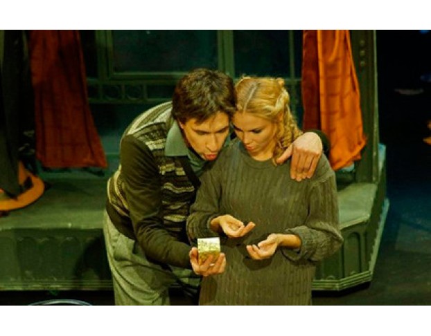 Двое на Качелях