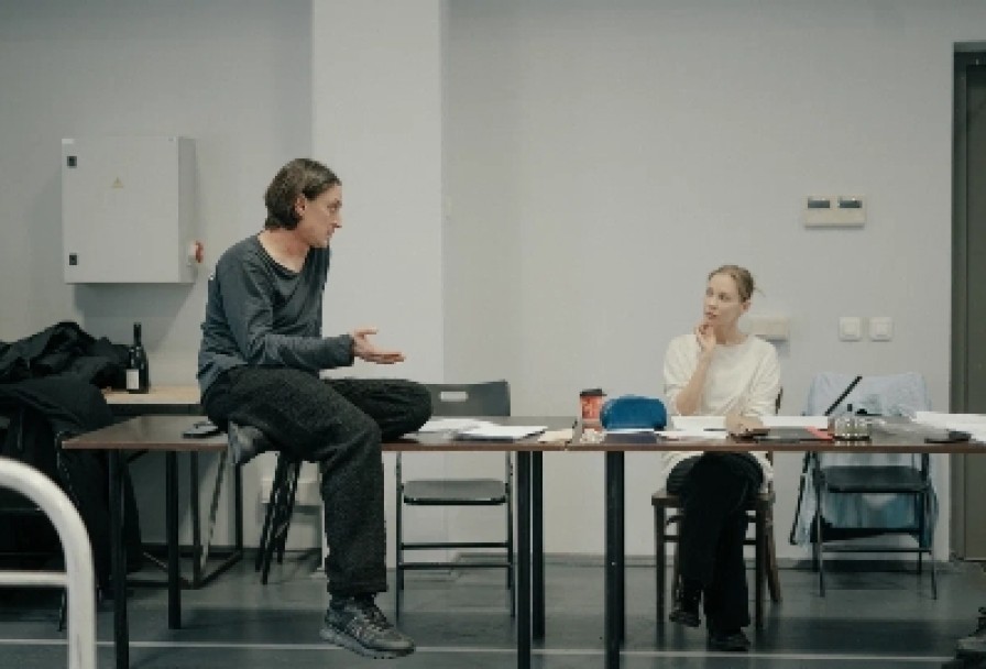 Двое на Качелях