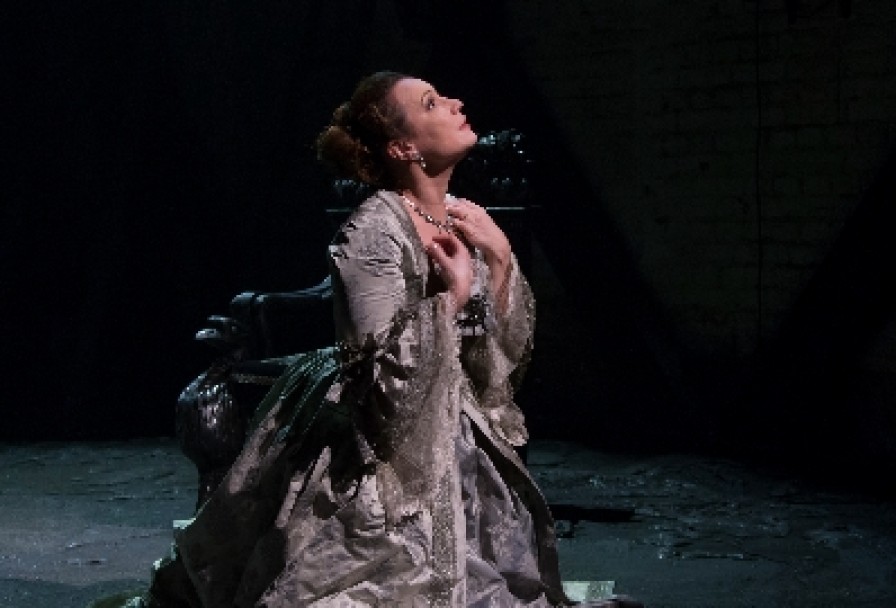 Любовь у Трона