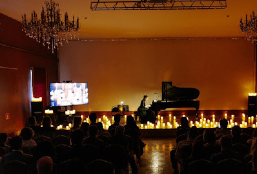 при Свечах Сергей Рахманинов