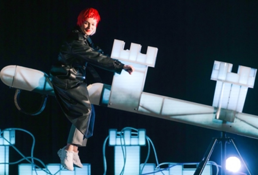 это Все Она