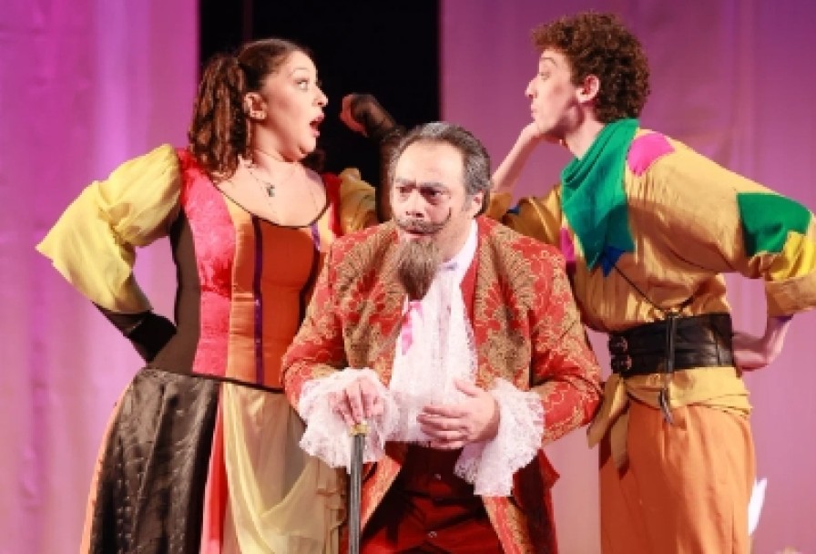 Слуга Двух Господ