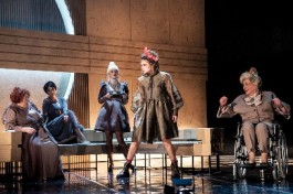 8 Любящих Женщин