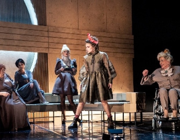 8 Любящих Женщин