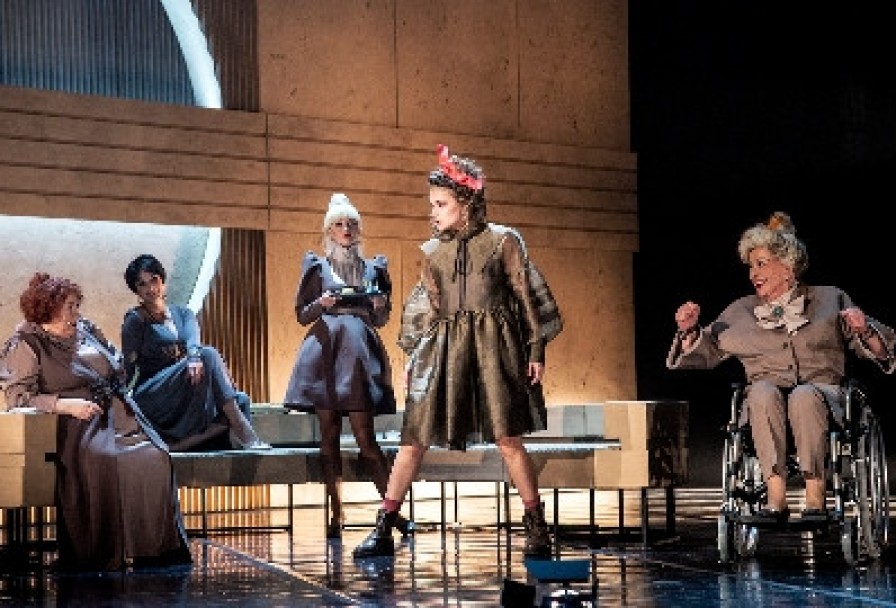 8 Любящих Женщин