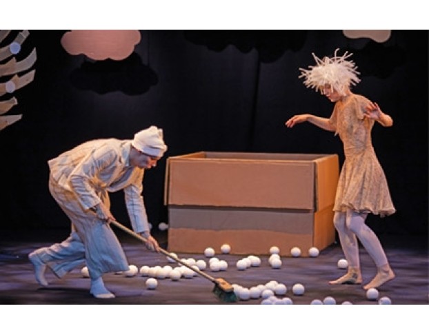 Картонный Человечек и Мотылек