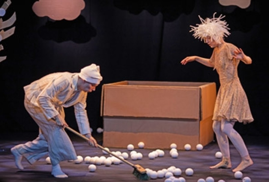 Картонный Человечек и Мотылек