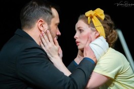 Двое на Качелях