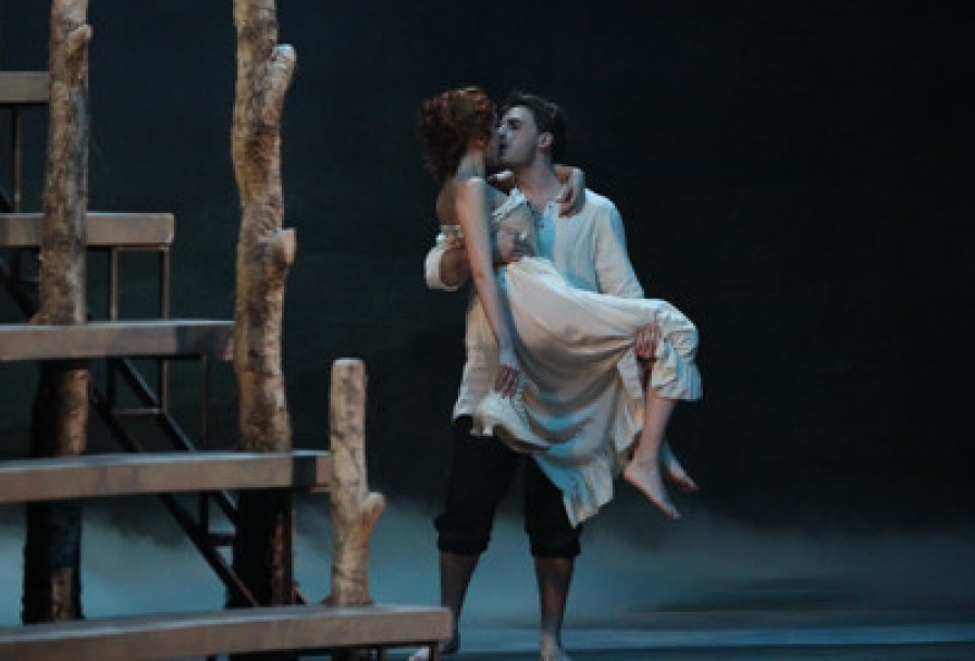 Светит, да не Греет