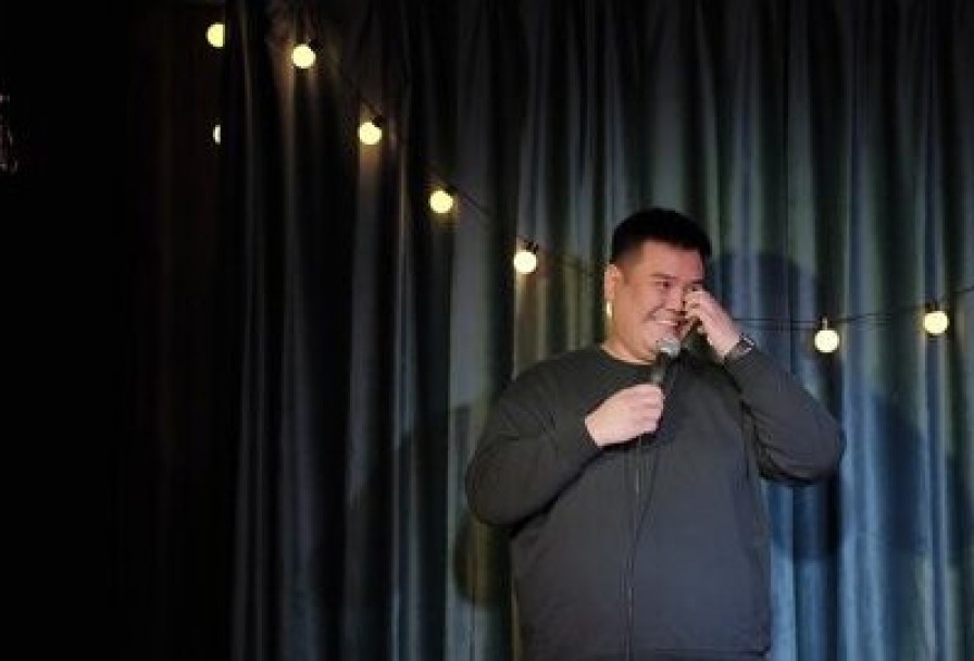 Комики Смешат на Помощь