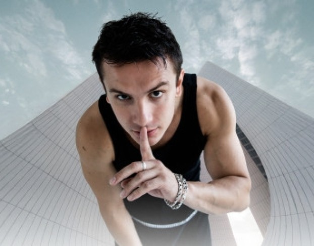 Nю. Юрий Николаенко