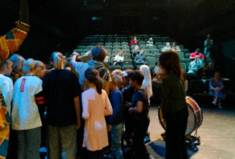 Путешествие в Театральную Историю