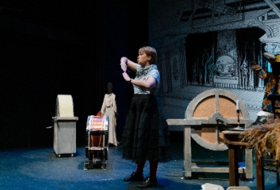 Путешествие в Театральную Историю