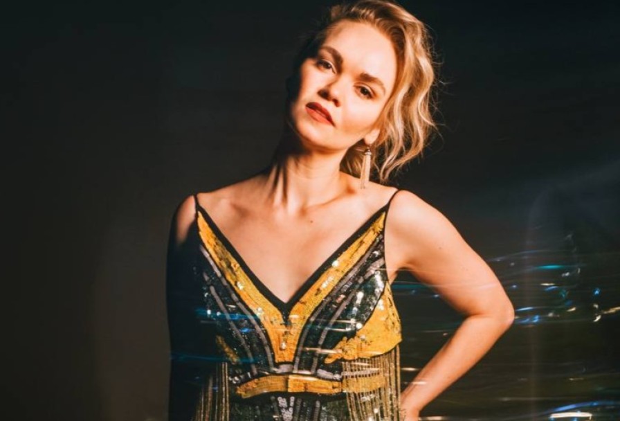 Саша Алмазова и Coolgroove Bigband Юрия Ковешникова