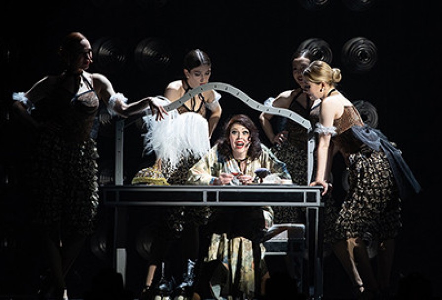 Смешная Девчонка