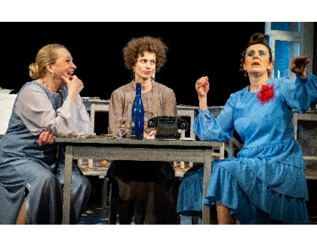 Тремя Этажами Выше