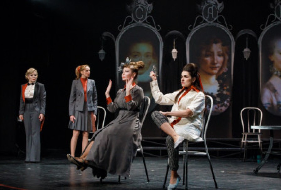 Восемь Любящих Женщин