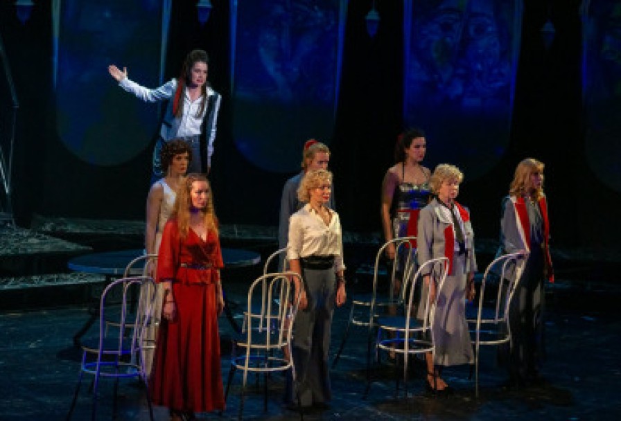 Восемь Любящих Женщин