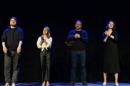 Взрослые Снаружи