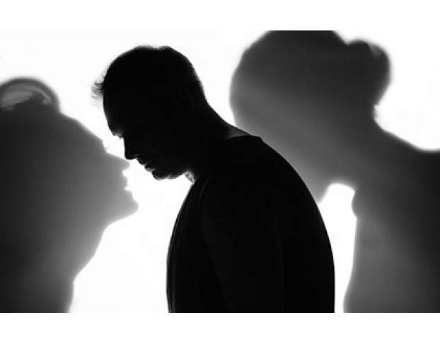 за Закрытыми Дверями